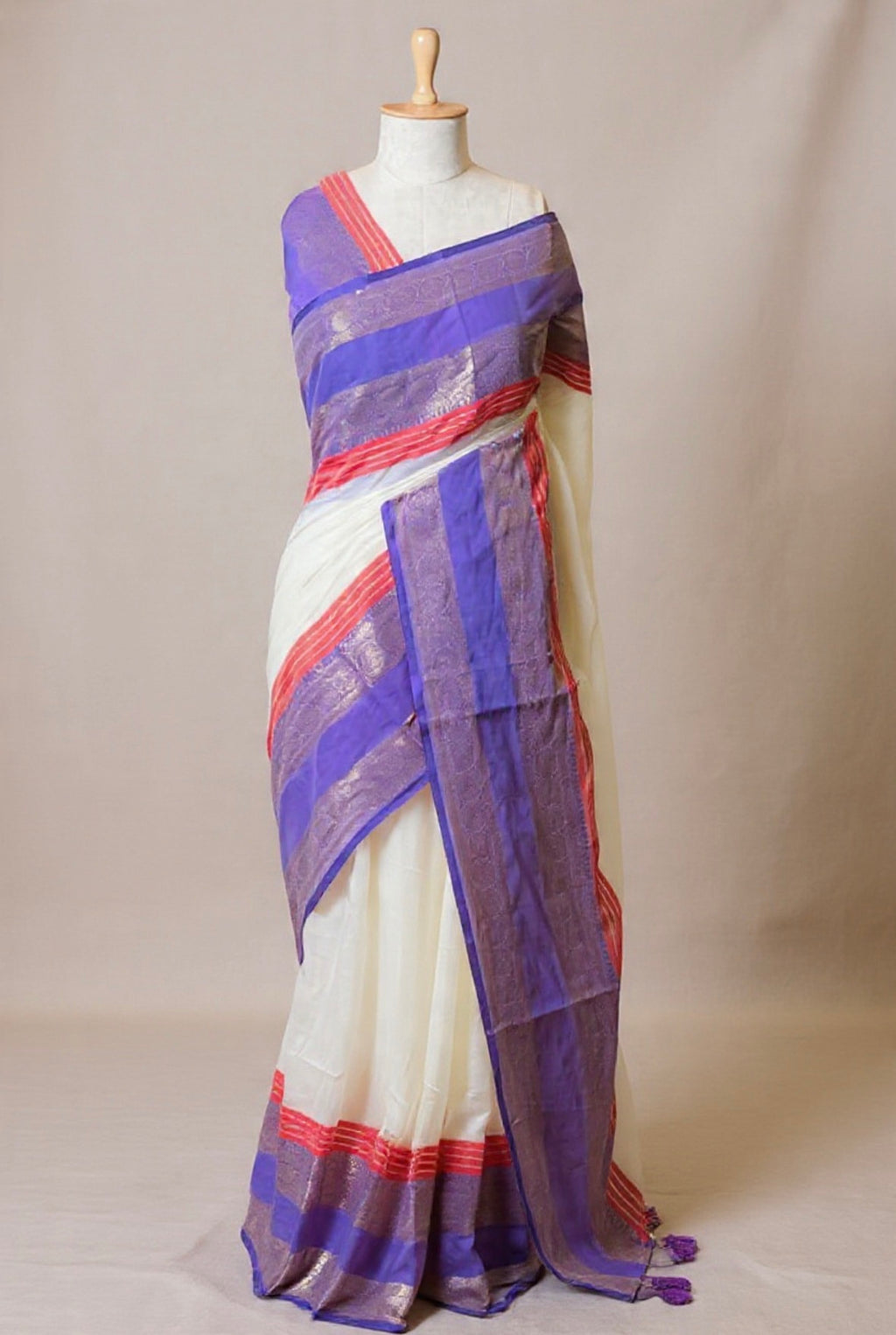 Soft Mul Cotton Saree With Multi Kanchi Border