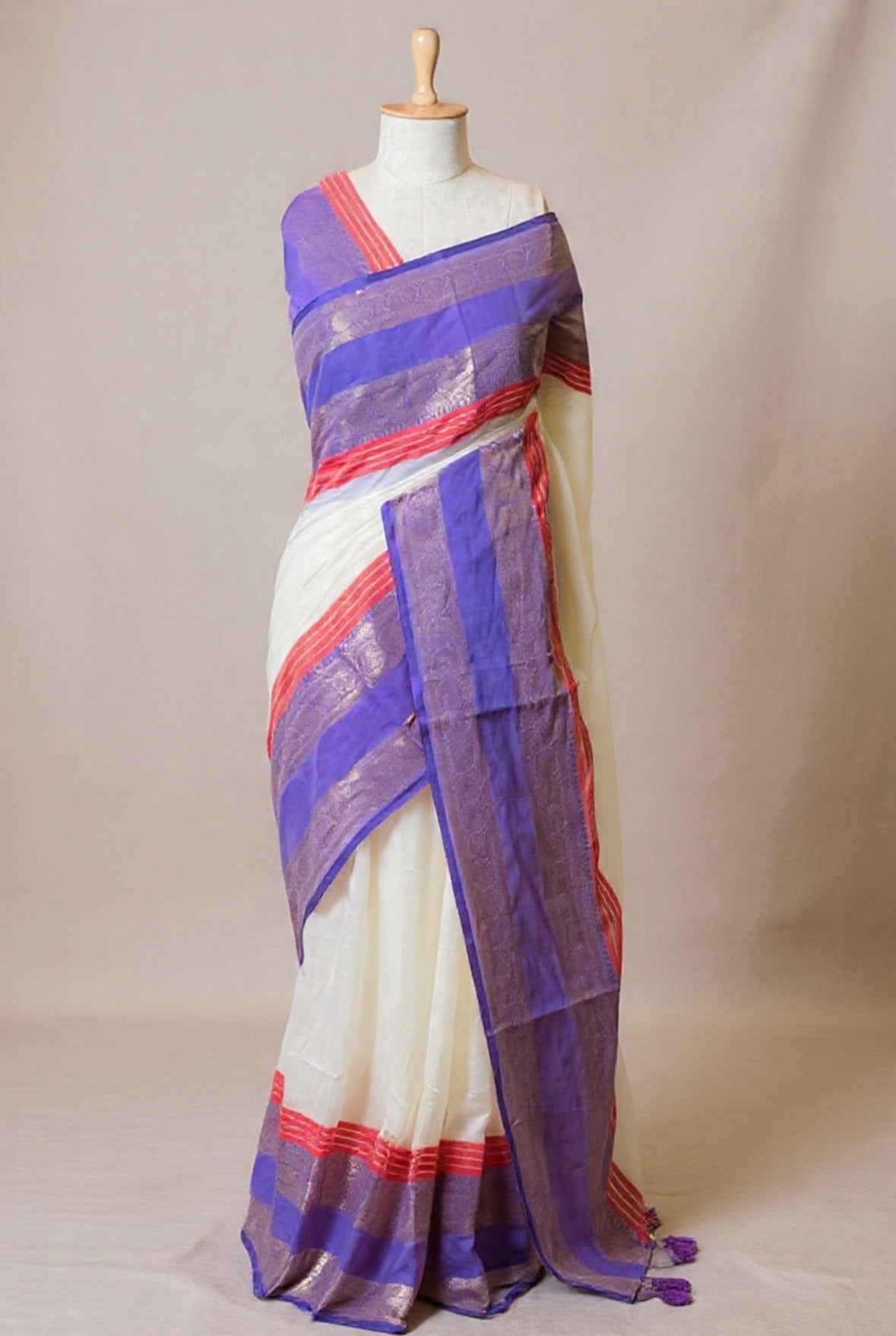 Soft Mul Cotton Saree With Multi Kanchi Border