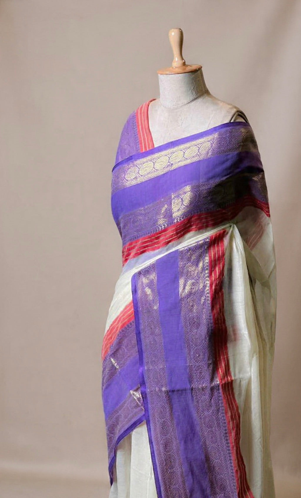 Soft Mul Cotton Saree With Multi Kanchi Border